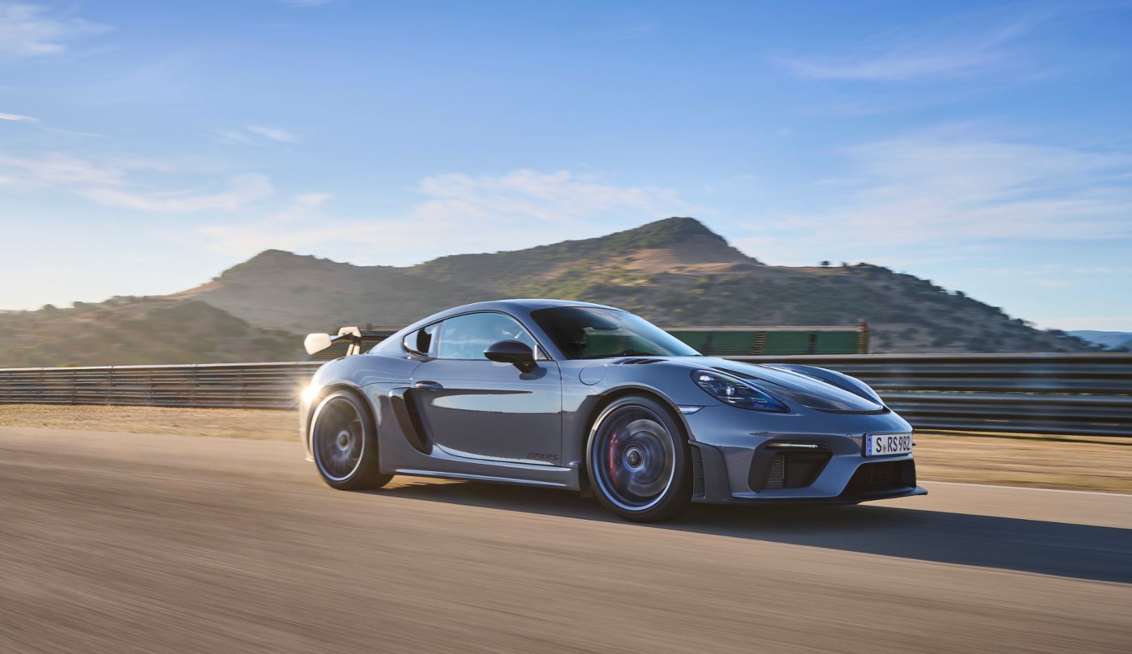 新しく生まれたパワーパッケージ | ポルシェ クリストフォーラス